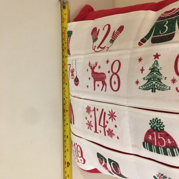 CHRISTMAS COUNTDOWN ADVENT CALENDAR THROW PILLOW W/ MITTEN CHARM - Picture 9 of 10